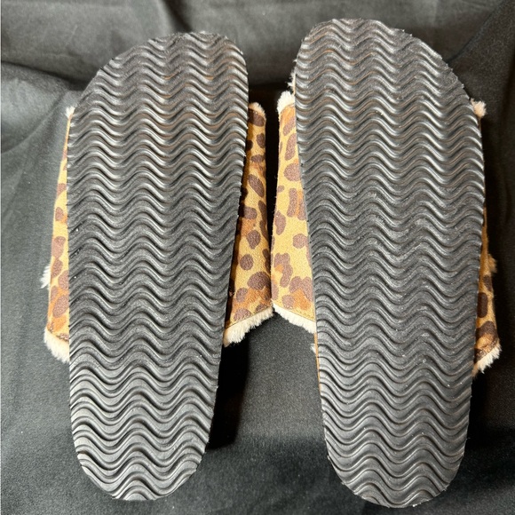 Animal Print Slides US Size 9-10 Dillard’s Fuzzy - Picture 5 of 10